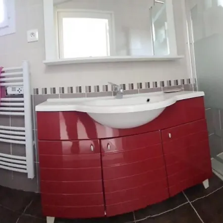 Charmante Maison Renovee Avec Jardin Commun, Proche Et Commerces, Ideale Pour 2 Personnes - Fr-1-426-509