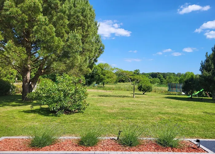 Prázdninový dům Charmante Maison Renovee Avec Jardin Commun, Proche Et Commerces, Ideale Pour 2 Personnes - Fr-1-426-509 *